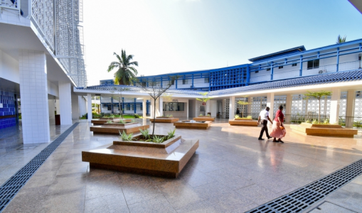 Courtyard of the Aga Khan Hospital Phase II, Dar es Salaam, Tanzania. AKDN / Aly Z. Ramji